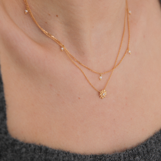 Necklace with Daisy