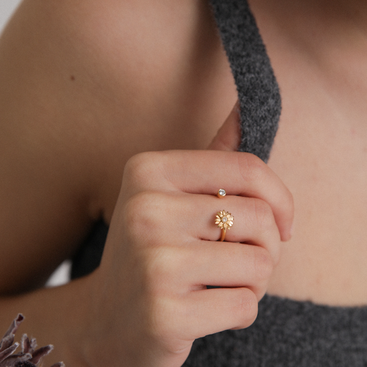 Open Ring with Daisy